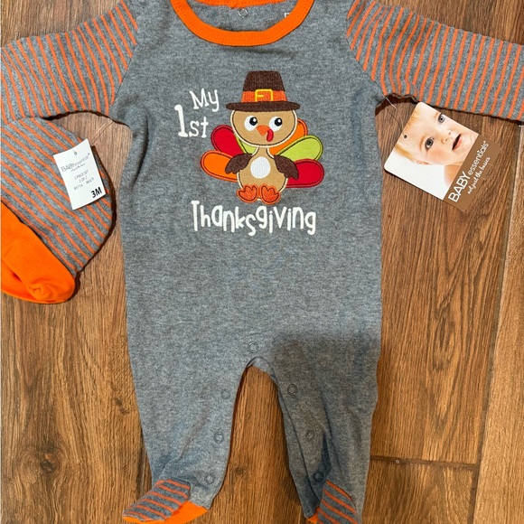 Baby Essentials Other - NWT - Baby Essentials First Thanksgiving 2 piece Footie - infant 3 months